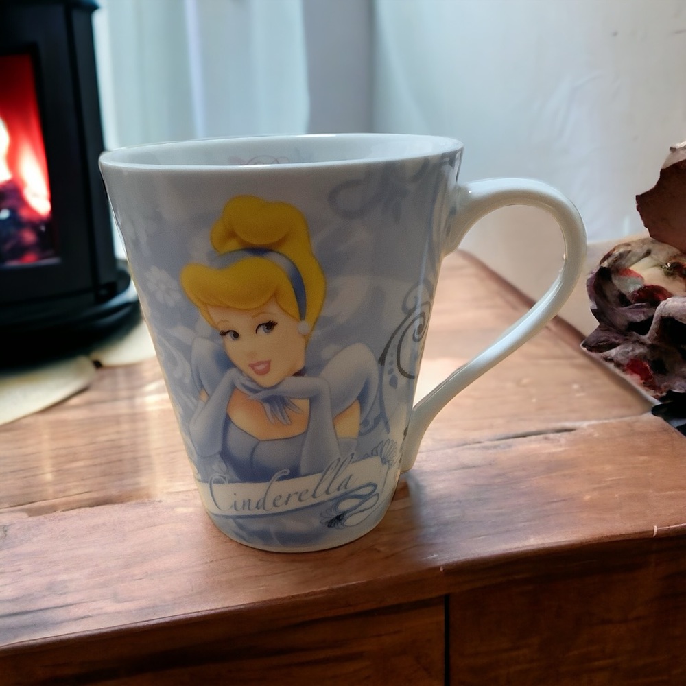 Disney ~ Cinderella Mug - Picture 2 of 8